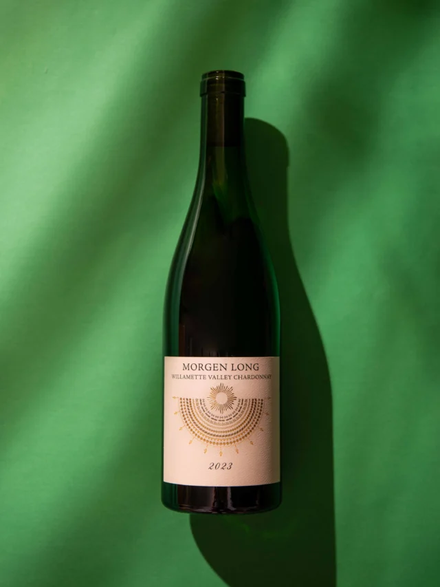 Friday Feature ☀️

Some wines make a statement by doing less.

This week’s Friday Feature is the @morgenlongwine Willamette Valley Chardonnay, crafted by Seth Morgen Long, one of Oregon’s most thoughtful winemakers and one of the few who has dedicated his entire winery to Chardonnay. 

What I love about this bottle is its restraint. No heavy butter. No overwhelming oak. Just layers of citrus, orchard fruit, crushed stone, and that unmistakable saline lift that keeps you coming back for another sip. It’s the kind of Chardonnay that reminds you why Willamette Valley has become one of the most exciting places in the world for this grape. 

If you’ve written off Chardonnay because of the styles that dominated years ago, let this be your reset.

Happy Friday. 📸: @amber.breitenberg #winelovescompany #alwaysingoodco